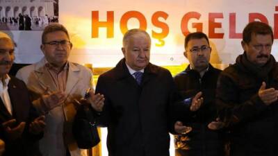 Aksaray’da hacı adayları için düzenlenen uğurlama törenlerinde duygu dolu anlar