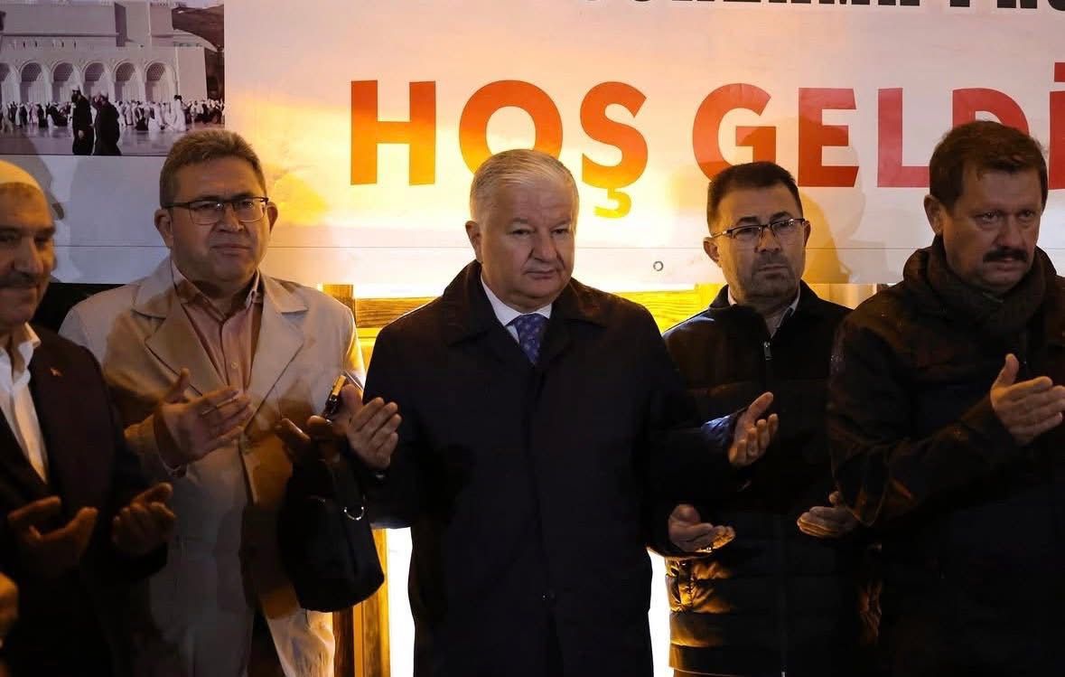 Aksaray’da hacı adayları için düzenlenen uğurlama törenlerinde duygu dolu anlar