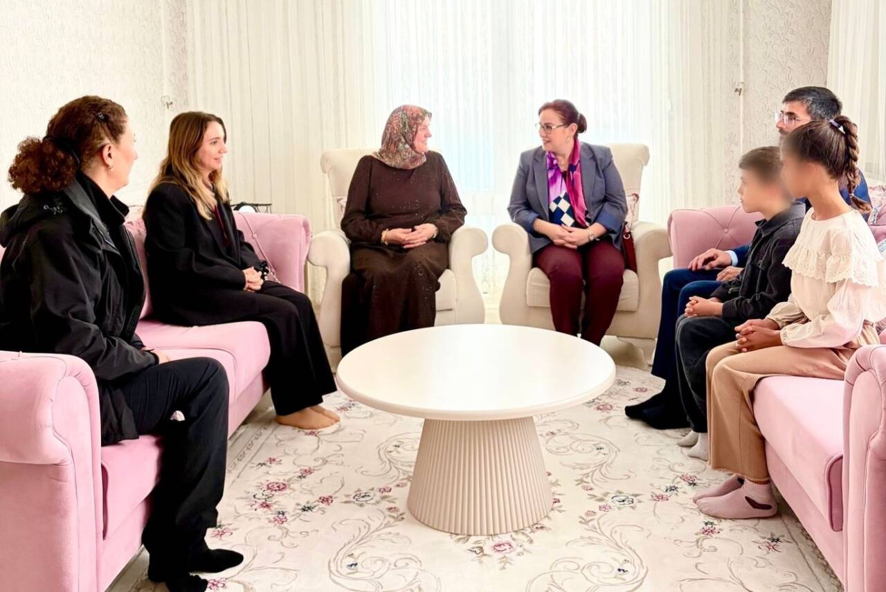 Milli Aile Haftası kapsamında Aksaray’da koruyucu aileler ziyaret edilerek çocukların