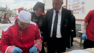 Aksaray’da Engelliler Haftası kapsamında düzenlenen “Özel Şef Yemek Yarışması”nda özel
