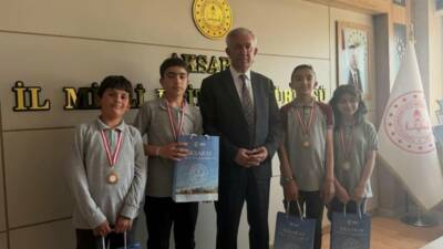 Aksaray’da bu yıl ikincisi düzenlenen “Aksaray Yarışsın Bilgi Kazansın” ortaokullar