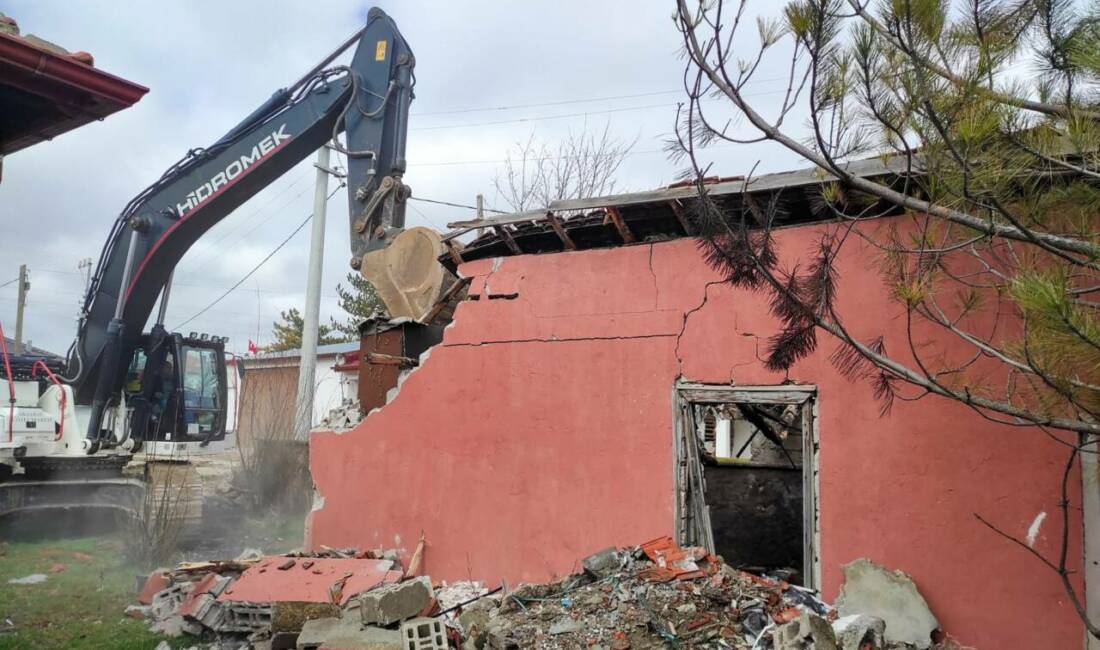 Aksaray’da 131 metruk yapı yıkıldı Aksaray İl Özel İdaresi tarafından yürütülen çalışmalar kapsamında, köylerde tespit