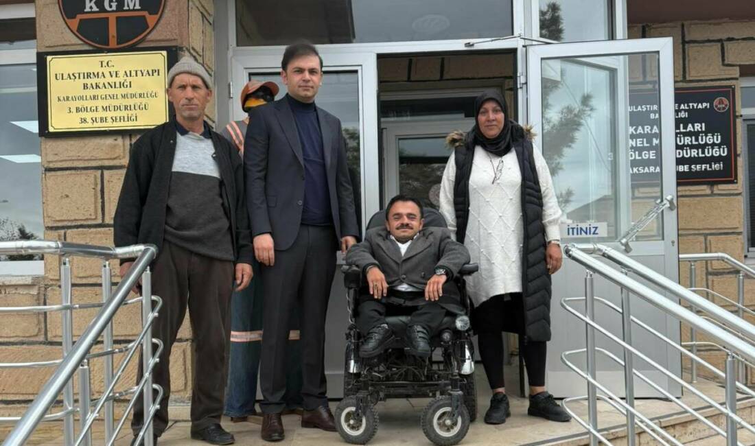 Aksaray’da Çiftlik Mahallesi Muhtarı Adem Atak, aza ekibiyle birlikte Karayolları
