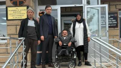 Aksaray’da Çiftlik Mahallesi Muhtarı Adem Atak, aza ekibiyle birlikte Karayolları