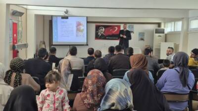Aksaray’da düzenlenen “Evliliğe İlk Adım Seminerleri” ile çiftlere sağlıklı ve