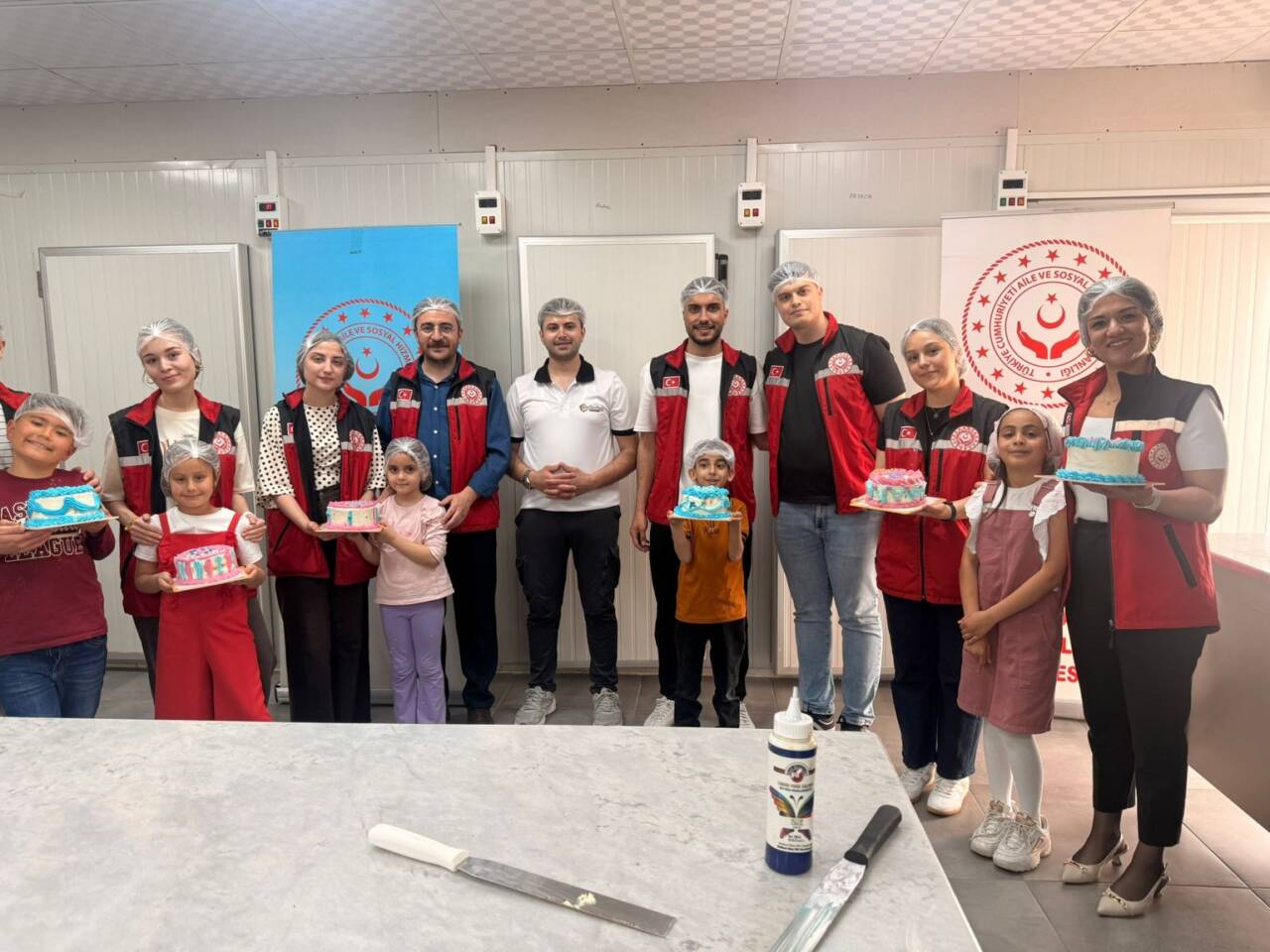 Aksaray Aile ve Sosyal Hizmetler İl Müdürlüğü koordinesinde gerçekleştirilen pasta