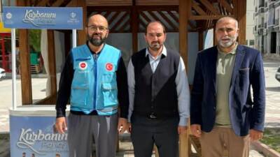 Sultanhanı’nda kurulan kurban bağış standı vatandaşlardan ilgi görüyor. Türkiye Diyanet