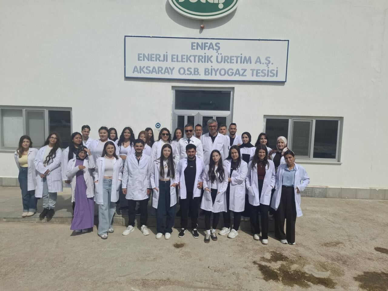 Aksaray Üniversitesi öğrencileri, Sütaş Entegre Tesisleri’nde üretim süreçlerini yerinde inceleyerek