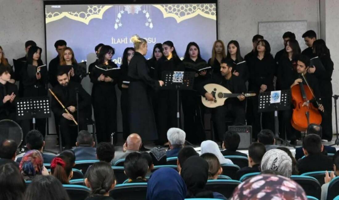 Aksaray’da Şeyh Edebali İHO’da düzenlenen “Vakti Kuşanmak” etkinliği, öğrenciler ve