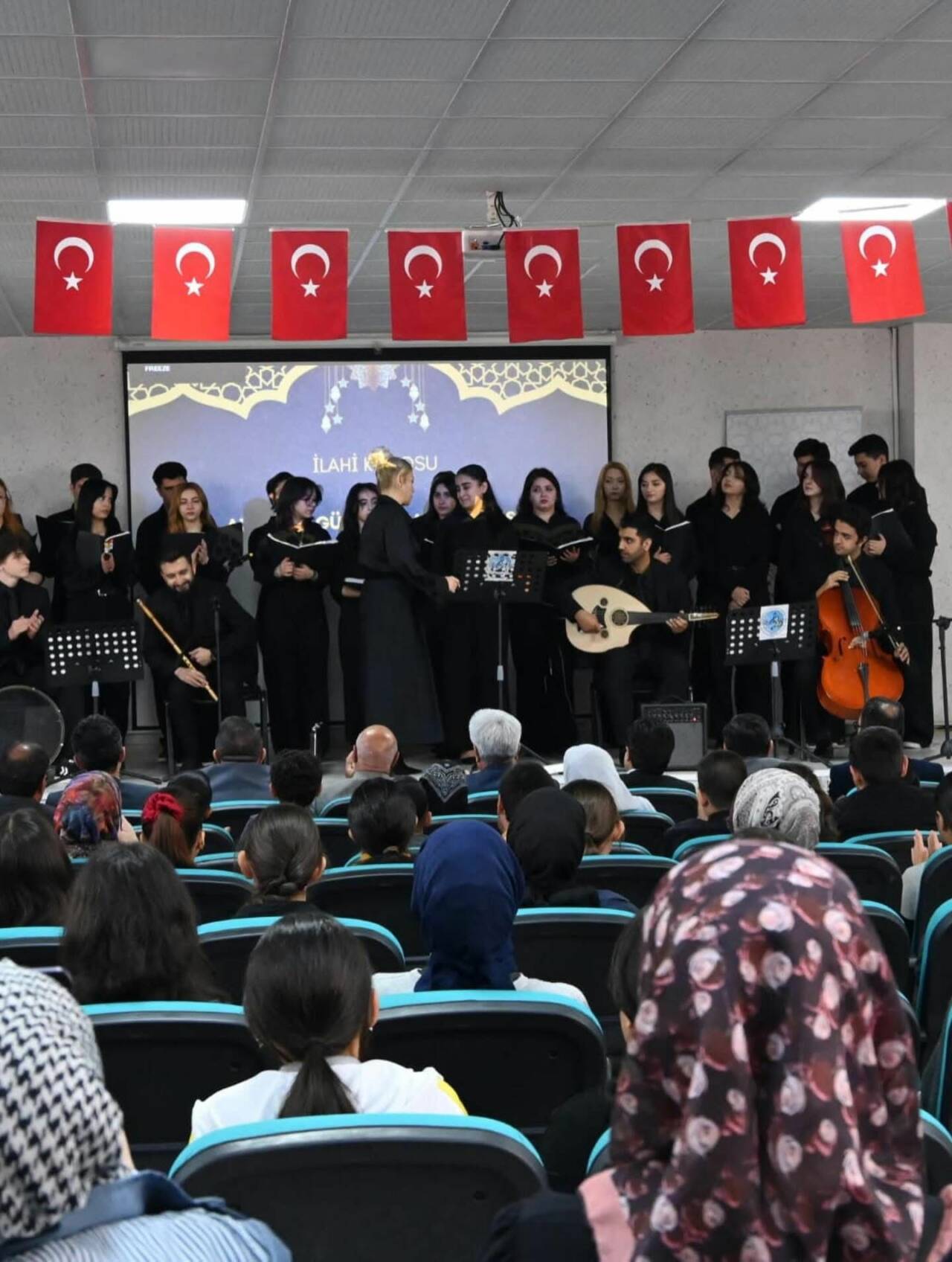 Aksaray’da Şeyh Edebali İHO’da düzenlenen “Vakti Kuşanmak” etkinliği, öğrenciler ve