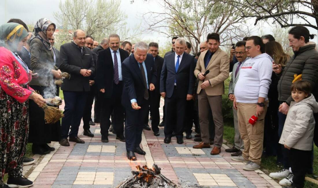Aksaray’da ASÜ Bahar Şenlikleri 5 günlük programla başladı Aksaray Üniversitesi’nde düzenlenen 2026 Bahar Şenlikleri yoğun katılımla başladı. Protokol