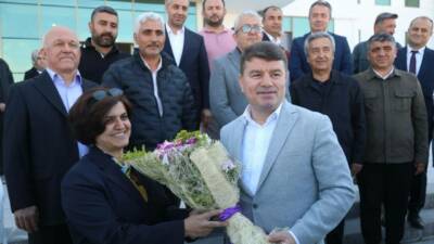 Aksaray Belediyesi tarafından yapımı tamamlanan yeni belediye hizmet binası, düzenlenen