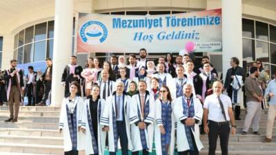 Aksaray Üniversitesi (ASÜ) Tıp Fakültesi dördüncü dönem mezunları düzenlenen törenle