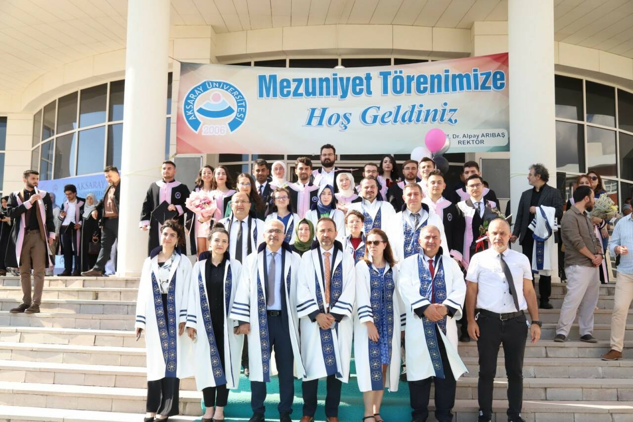 Aksaray Üniversitesi (ASÜ) Tıp Fakültesi dördüncü dönem mezunları düzenlenen törenle