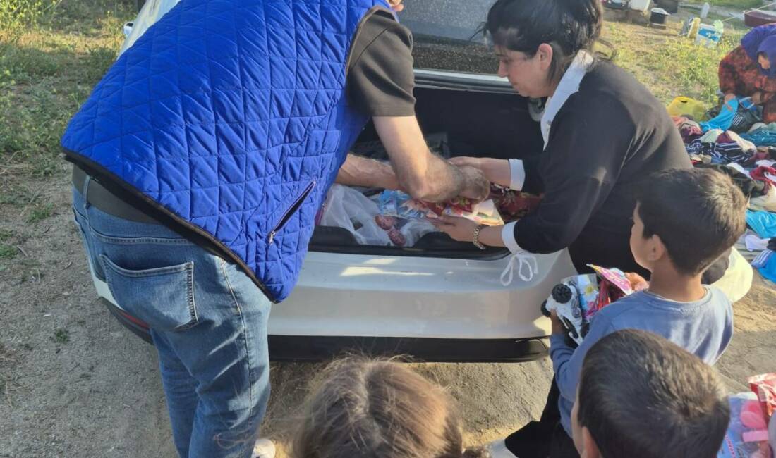 Aksaray’da mevsimlik tarım işçilerine anlamlı destek! Aksaray’da mevsimlik tarım işçileri ziyaret edilerek kıyafet, ayakkabı ve oyuncak