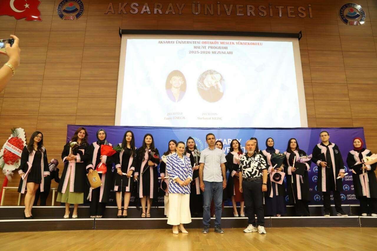 Aksaray Üniversitesi (ASÜ) Ortaköy Meslek Yüksekokulunda mezuniyet gururu yaşandı. ASÜ