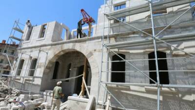 Aksaray Belediyesi tarafından Çerdiğin Mahallesi’nde yürütülen Kültür Konağı restorasyonunda çalışmalar