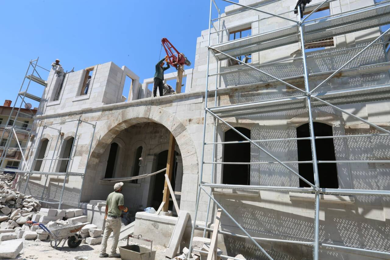 Aksaray Belediyesi tarafından Çerdiğin Mahallesi’nde yürütülen Kültür Konağı restorasyonunda çalışmalar