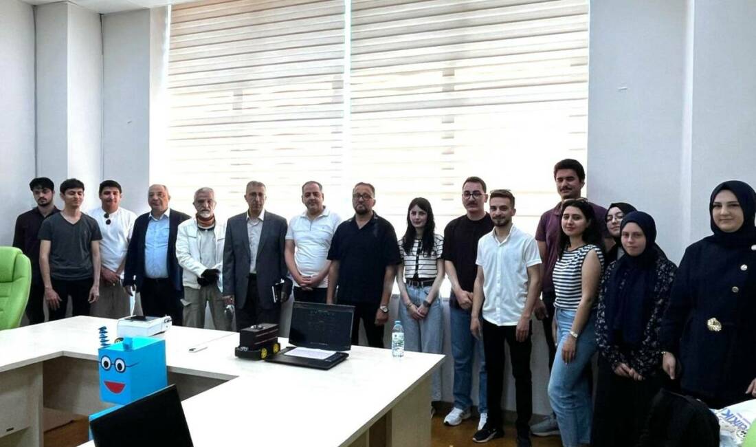 ASÜ Mühendislik Fakültesinde yapay zeka tabanlı akıllı robotlar geliştirildi Aksaray Üniversitesi (ASÜ) Mühendislik Fakültesi, yapay zekâ ve robotik teknolojiler