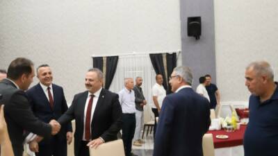 Aksaray Üniversitesi akademik ve idari personeli, geleneksel bayramlaşma programında bir