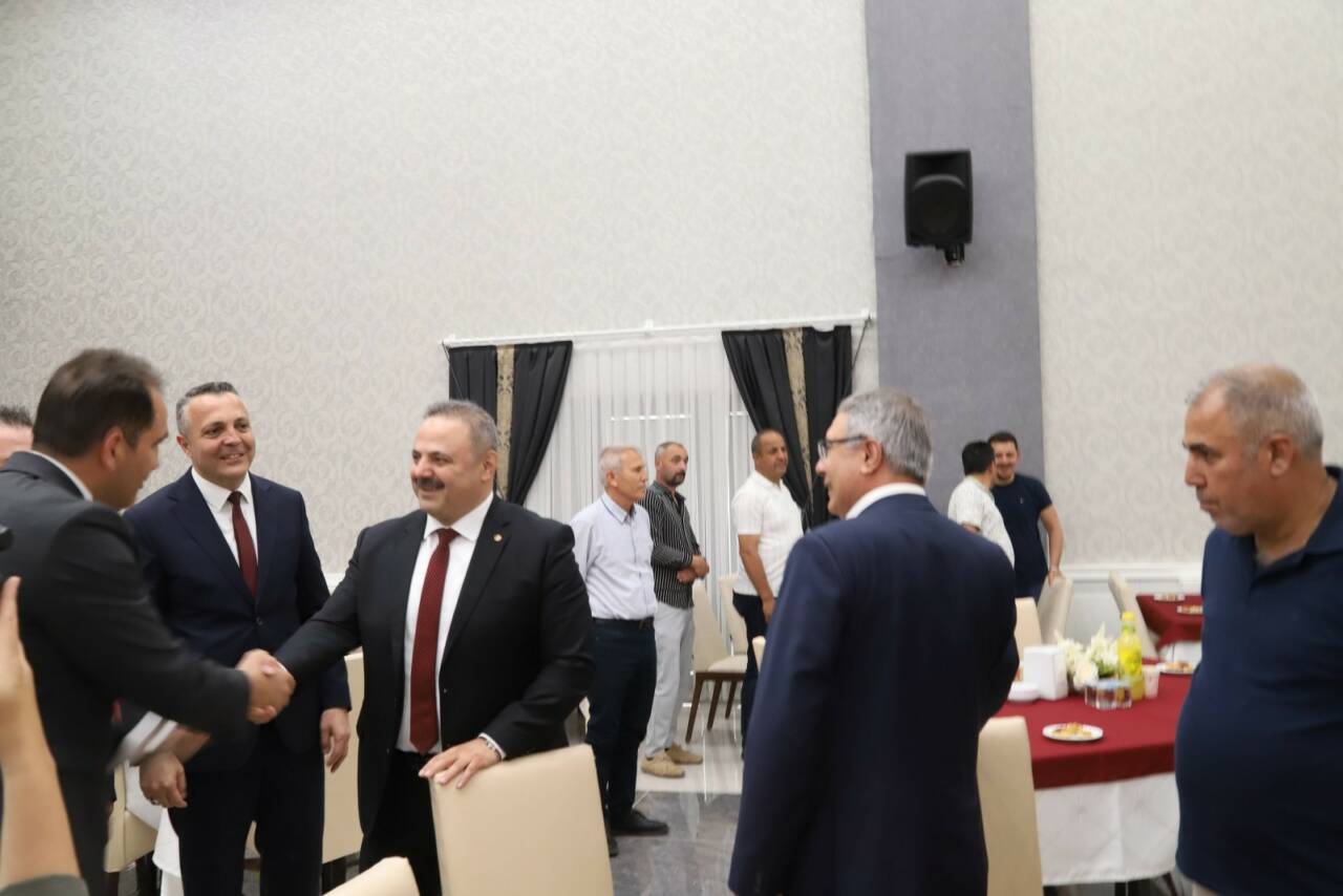 Aksaray Üniversitesi akademik ve idari personeli, geleneksel bayramlaşma programında bir