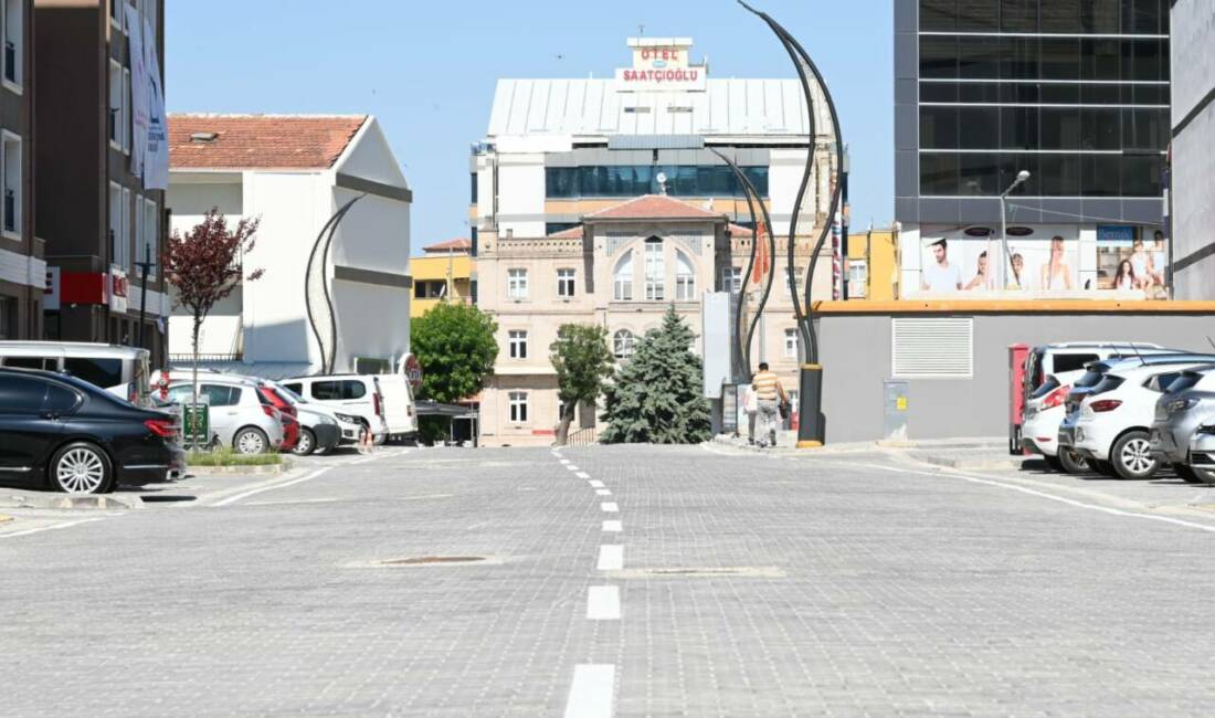 Hamidiye Kentsel Dönüşüm Alanındaki 25 metrelik yol hizmete açıldı Aksaray’ın merkezinde yer alan Hamidiye Kentsel Dönüşüm Alanı içerisindeki 25