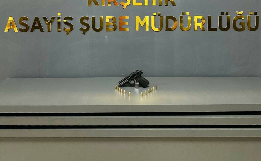 Kırşehir'de ruhsatsız tabanca, şarjör ve 12 fişek ele geçirildi.