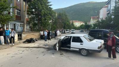 Konya'nın Akşehir ilçesinde otomobille motosikletin çarpışması sonucu 2 kişi yaralandı.