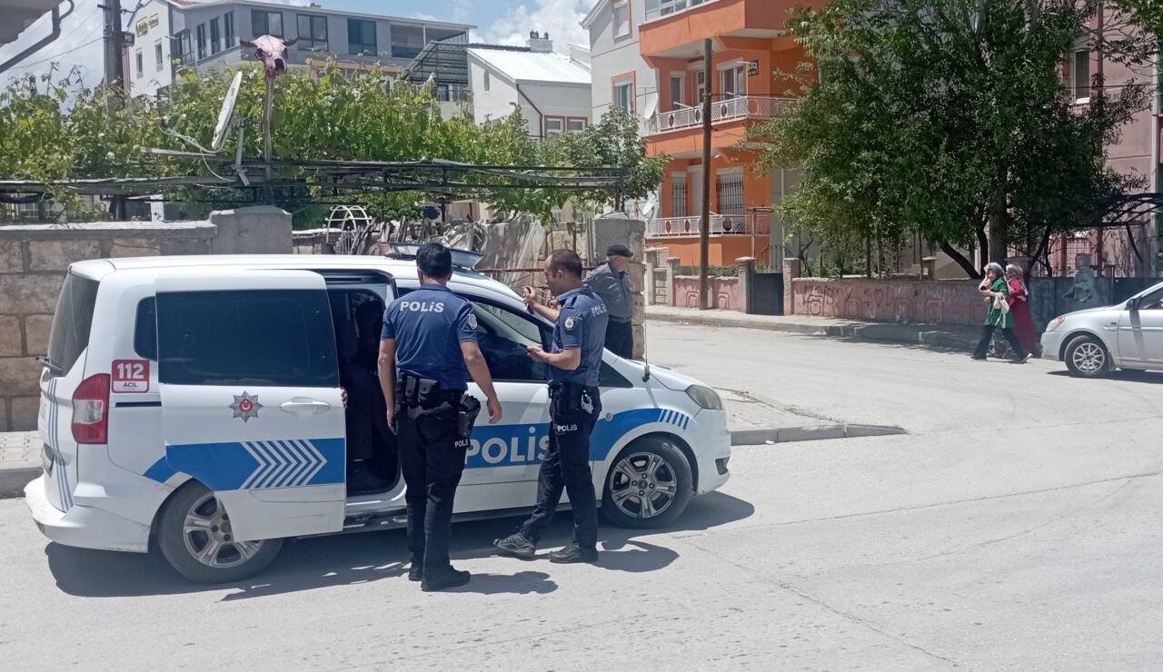 Karaman'da çıkan kavgada kayınbiraderi tarafından bıçaklanan kişi ağır yaralandı.