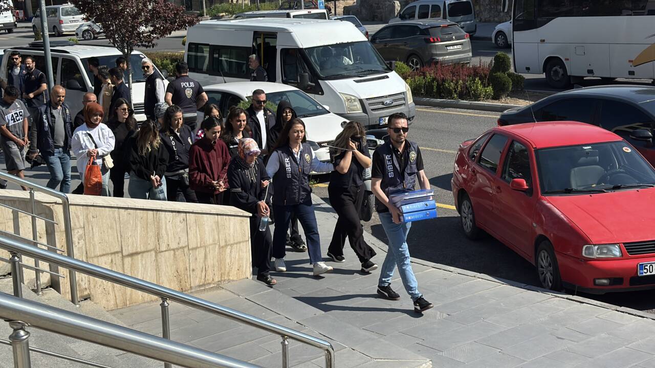 Nevşehir merkezli 28 ilde düzenlenen "yasa dışı bahis" operasyonunda gözaltına