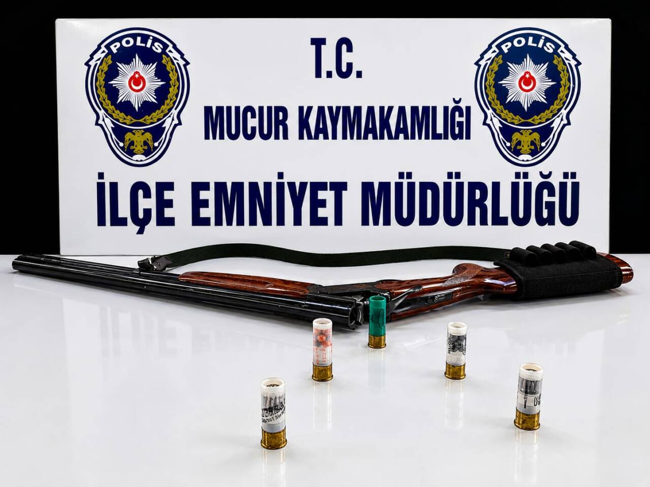 Kırşehir'de ruhsatsız kuru sıkı tabanca, av tüfeği ve fişekler ele