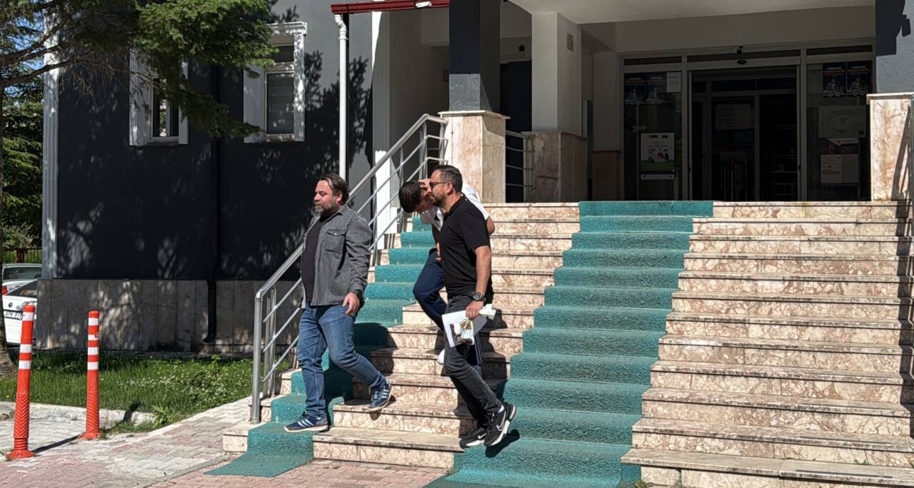 Konya'nın Seydişehir ilçesinde uyuşturucu operasyonunda gözaltına alınan kişi çıkarıldığı mahkemece