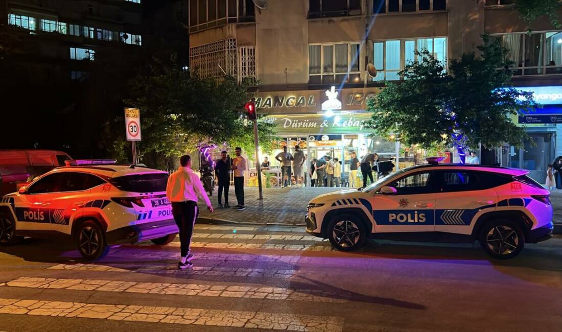 Döner bıçağıyla düzenlenen saldırıda 2 kişi yaralandı Kayseri'nin merkez Kocasinan ilçesinde lokantaya gelen şüphelinin döner bıçağıyla yaraladığı