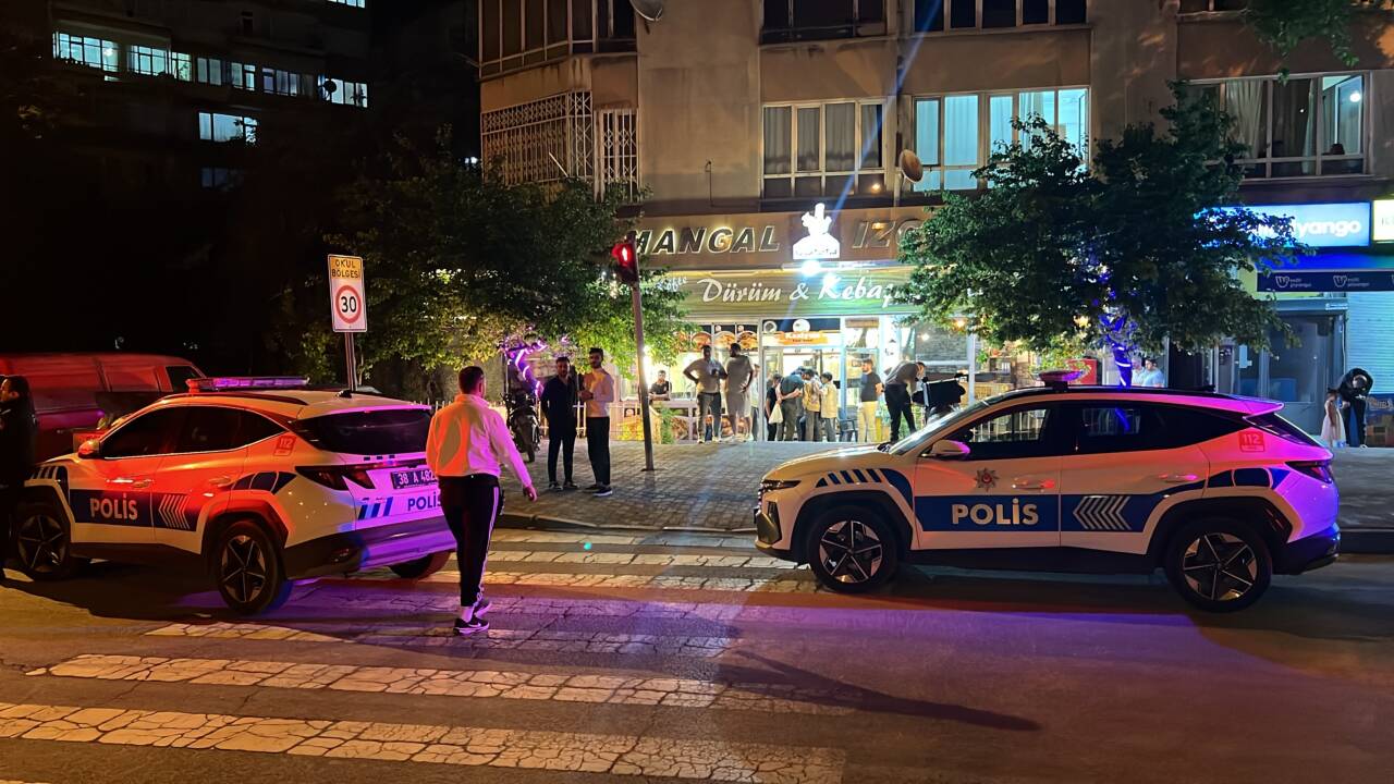 Kayseri'nin merkez Kocasinan ilçesinde lokantaya gelen şüphelinin döner bıçağıyla yaraladığı