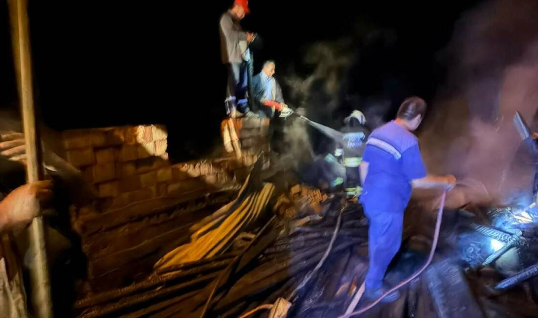 Yangında depo ve garaj kullanılamaz hale geldi Konya'nın Beyşehir ilçesinde çıkan yangında depo ve garaj kullanılamaz hale