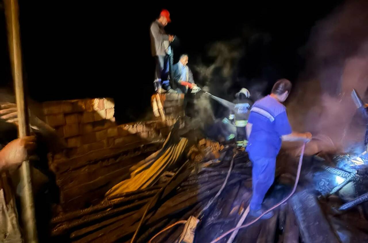 Konya'nın Beyşehir ilçesinde çıkan yangında depo ve garaj kullanılamaz hale