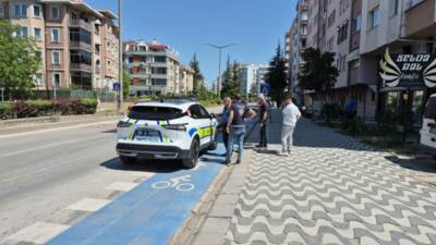 Eskişehir’in Odunpazarı ilçesinde otomobilin çarptığı kişi ağır yaralandı.