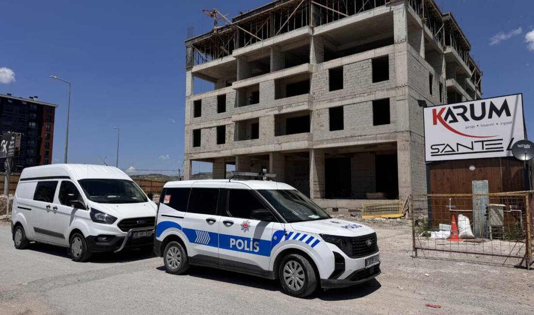 İnşaatın 4. katından düşen işçi ağır yaralandı Kayseri'nin merkez Kocasinan ilçesinde, inşaattan düşerek ağır yaralanan işçi hastaneye