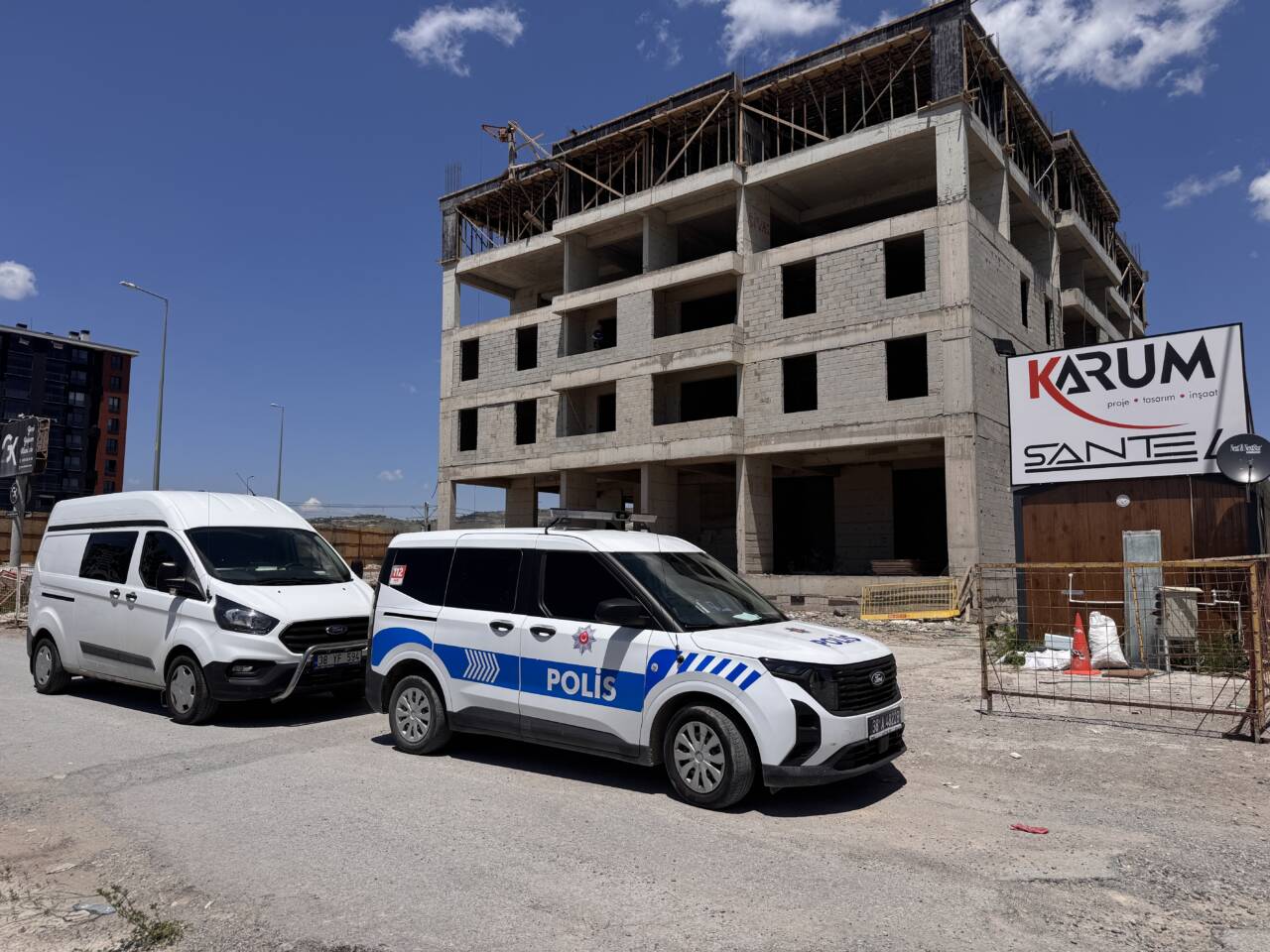 Kayseri'nin merkez Kocasinan ilçesinde, inşaattan düşerek ağır yaralanan işçi hastaneye