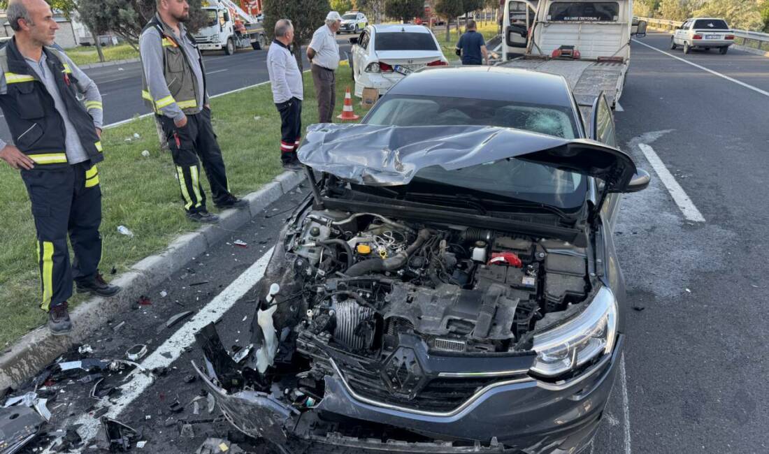 4 otomobilin karıştığı zincirleme kazada 5 kişi yaralandı Nevşehir'de 4 otomobilin karıştığı zincirleme kazada 5 kişi yaralandı.