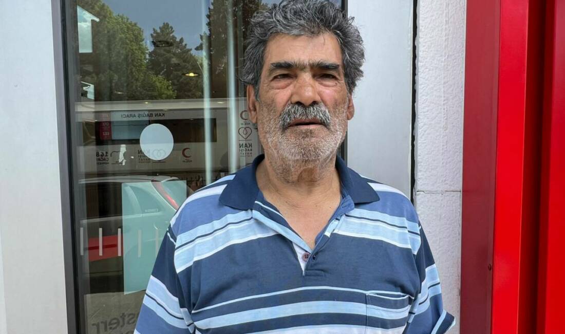 Yaşlı adam, banka görevlisinin dikkatiyle dolandırılmaktan kurtuldu Nevşehir banka görevlisi, 70 yaşındaki kişinin parasını dolandırıcılara vermesini engelledi.