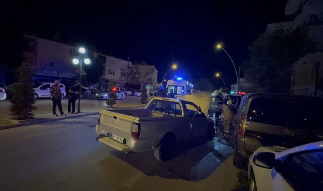Pikapın 3 araca çarptığı kazada 1 kişi yaralandı Karaman'da pikapın park halindeki 3 araca çarptığı kazada 1 kişi