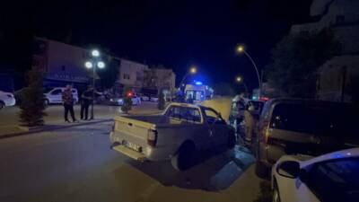 Karaman'da pikapın park halindeki 3 araca çarptığı kazada 1 kişi