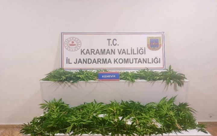 Çeşitli suçlardan aranan 140 kişi yakalandı Karaman'da çeşitli suçlardan aranan 140 kişi gözaltına alındı.