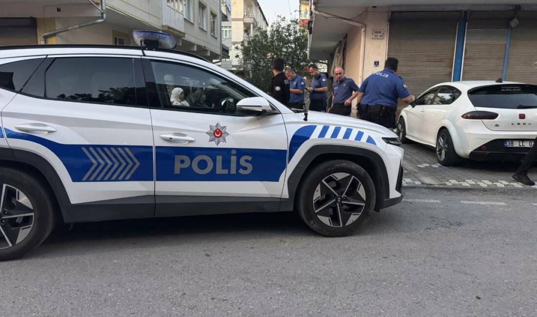 Bir kişi tartıştığı eski karısının annesi ile ablasını bıçakla yaraladı Kayseri'nin Kocasinan ilçesinde, bir kişi, tartıştığı eski karısının annesi ile
