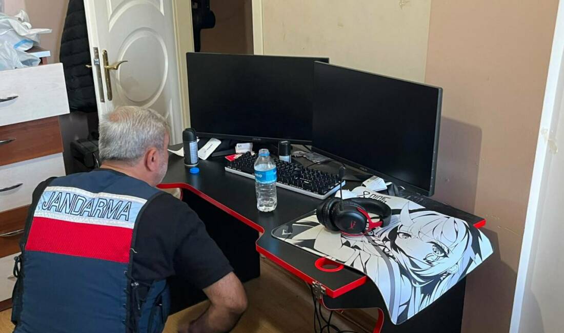 MİT’ten kredi kartı dolandırıcılarına yönelik operasyon Milli İstihbarat Teşkilatınca (MİT) düzenlenen operasyonda çok sayıda kişiyi kredi