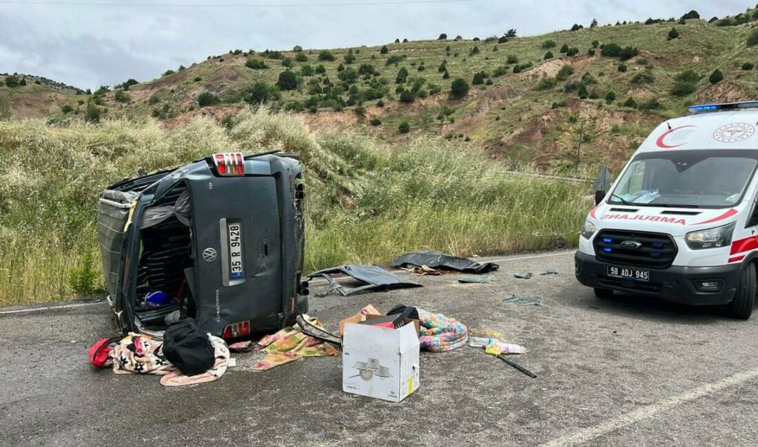 Sivas'ın Koyulhisar ilçesinde hafif ticari aracın devrilmesi sonucu 1 kişi