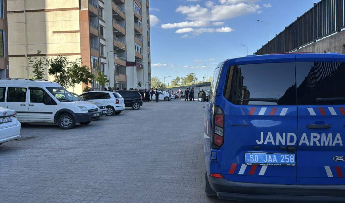 Binanın 5. katındaki pencereden düşen çocuk öldü Nevşehir'de bir apartmanın 5. katındaki pencereden düşen çocuk hayatını kaybetti.