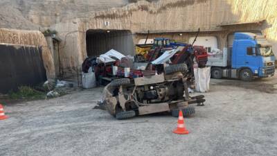 Nevşehir'de seyir halindeyken devrilen forkliftin altında kalan sürücü yaşamını yitirdi.