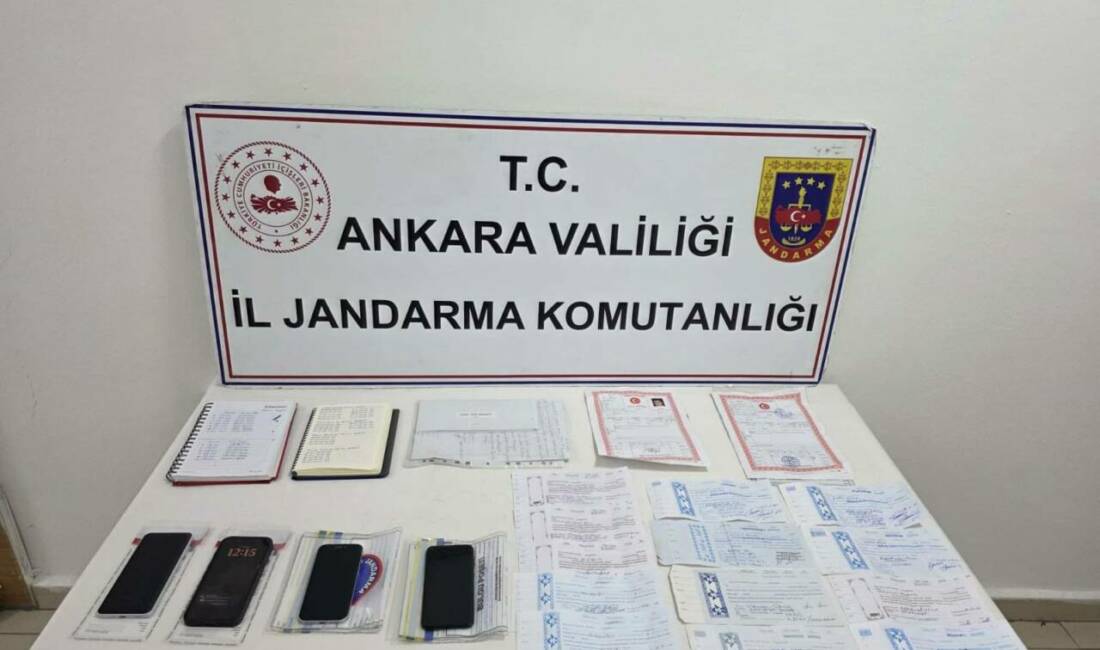 Tefecilik operasyonunda 5 şüpheli yakalandı Başkentte jandarma ekiplerince düzenlenen tefecilik operasyonunda 5 şüpheli gözaltına alındı.